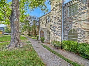 8726 Wilcrest Drive 8726, Houston TX 77099