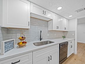 8726 Wilcrest Drive 8726, Houston TX 77099