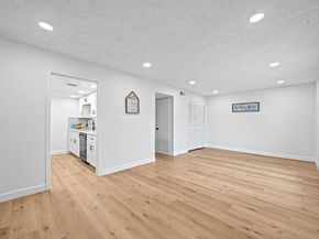 8726 Wilcrest Drive 8726, Houston TX 77099