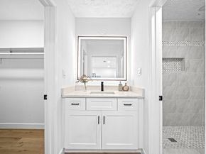 8726 Wilcrest Drive 8726, Houston TX 77099