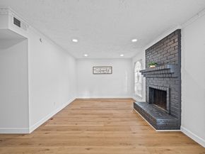 8726 Wilcrest Drive 8726, Houston TX 77099