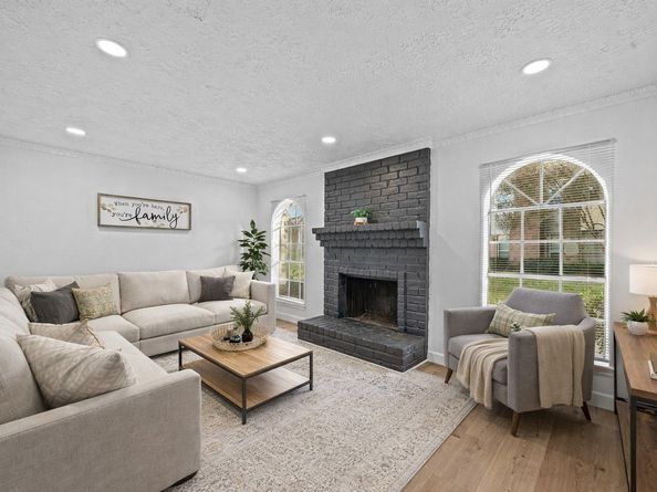 8726 Wilcrest Drive 8726, Houston TX 77099