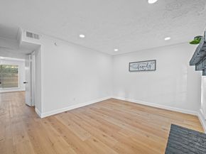 8726 Wilcrest Drive 8726, Houston TX 77099