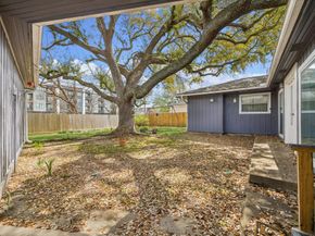 403 Blue Willow Drive, Houston TX 77042