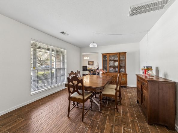 403 Blue Willow Drive, Houston TX 77042