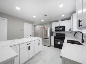 23 Summer Crest Circle, The Woodlands TX 77381