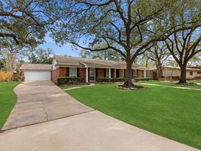 9323 Braes Bayou Drive, Houston TX 77074