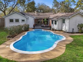 9323 Braes Bayou Drive, Houston TX 77074