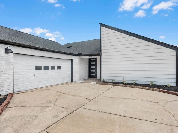 2231 Round Lake Dr, Houston TX 77077