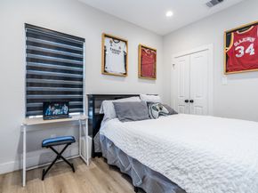 5355 Creekmont Oaks Lane, Houston TX 77091