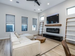 5355 Creekmont Oaks Lane, Houston TX 77091