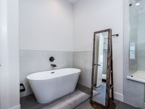 5355 Creekmont Oaks Lane, Houston TX 77091