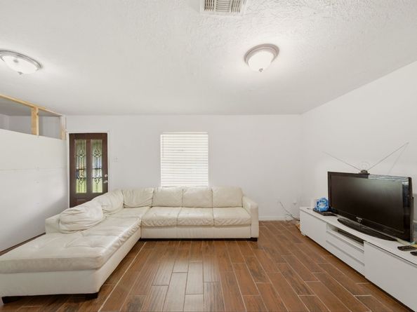 7511 Arnim Street, Houston TX 77087