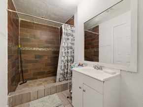 7511 Arnim Street, Houston TX 77087
