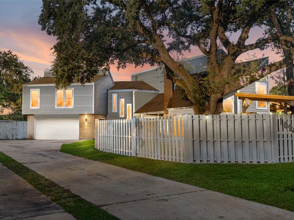 1824 Pine Cone Drive, Katy TX 77493