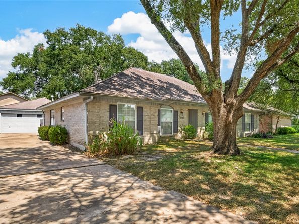 15718 Tumbling Rapids Drive, Houston TX 77084
