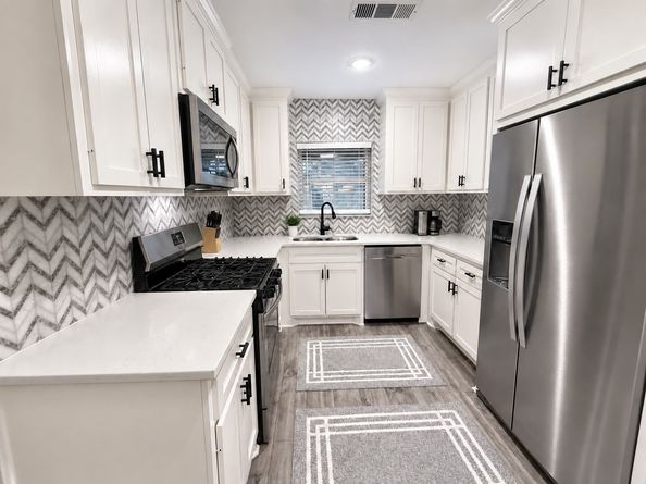 2043 Des Jardines Street, Houston TX 77023