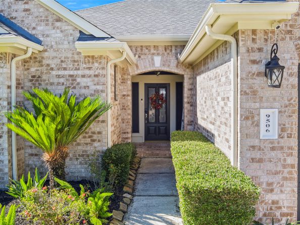9506 Eddys Edge Court, Houston TX 77089