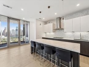 1711 Allen Parkway 2605, Houston TX 77019