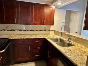 1881 BERING Drive 64, Houston TX 77057