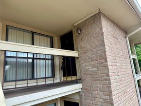 1881 BERING Drive 64, Houston TX 77057