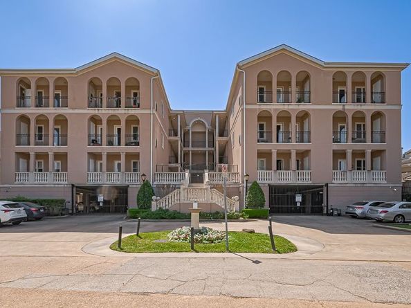 58 Briar Hollow Lane 303, Houston TX 77027