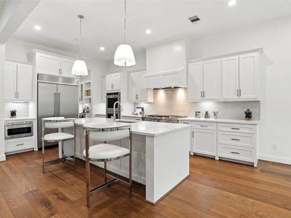 4951 Glenmeadow Drive, Houston TX 77096