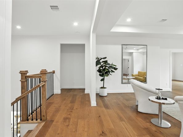 4951 Glenmeadow Drive, Houston TX 77096