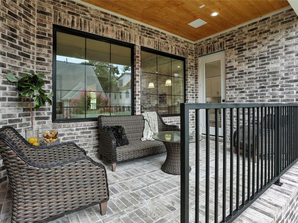 4951 Glenmeadow Drive, Houston TX 77096