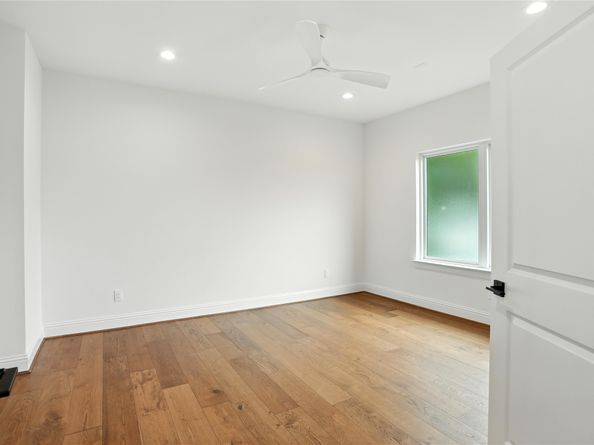 4951 Glenmeadow Drive, Houston TX 77096