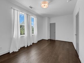 1405 Sylvester Road, Houston TX 77009