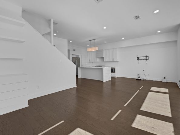 1405 Sylvester Road, Houston TX 77009