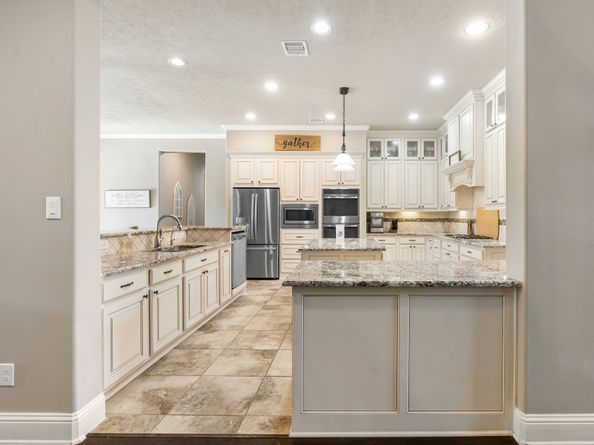 2118 Barton Woods Boulevard, Conroe TX 77301