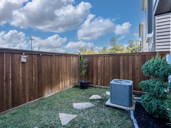 968 Ford Pines Lane, Houston TX 77091