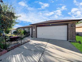 9519 Summer Laurel Lane, Houston TX 77088