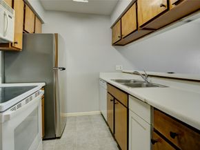 3015 Walnut Bend Lane 35, Houston TX 77042