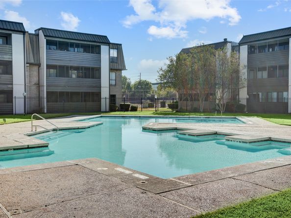 3015 Walnut Bend Lane 35, Houston TX 77042