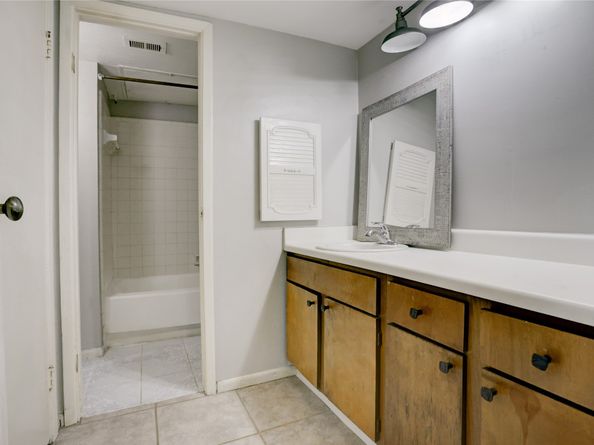 3015 Walnut Bend Lane 35, Houston TX 77042