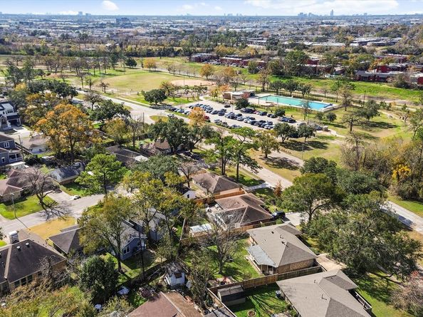 4218 T C Jester Boulevard, Houston TX 77018