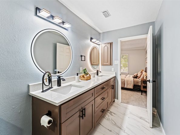 3 Ridgeline Court, The Woodlands TX 77381