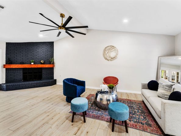 3 Ridgeline Court, The Woodlands TX 77381