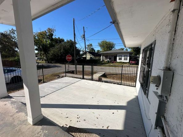 1912 Gentry Street, Houston TX 77009