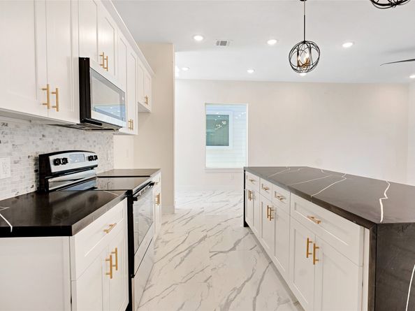 5908 St Augustine Street B, Houston TX 77021