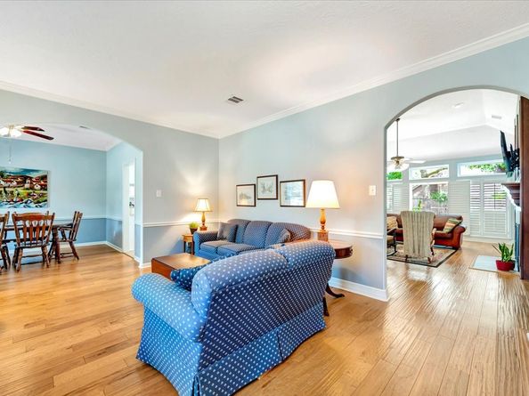 2010 Woodland Haven Road, Houston TX 77062