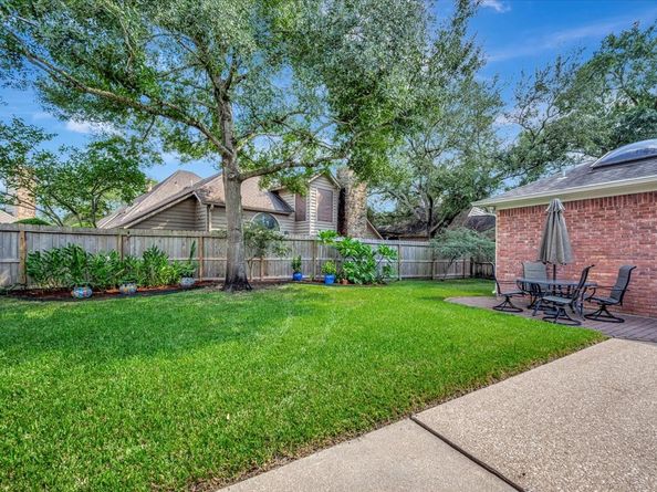 2010 Woodland Haven Road, Houston TX 77062