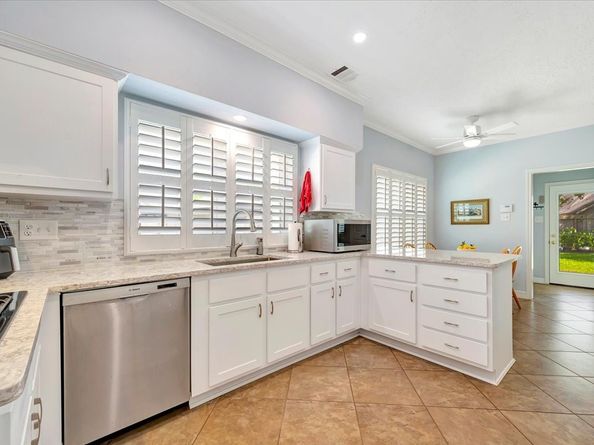 2010 Woodland Haven Road, Houston TX 77062