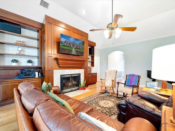 2010 Woodland Haven Road, Houston TX 77062