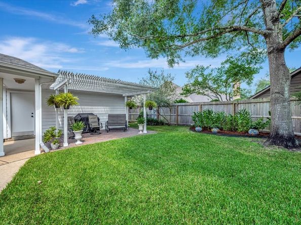 2010 Woodland Haven Road, Houston TX 77062