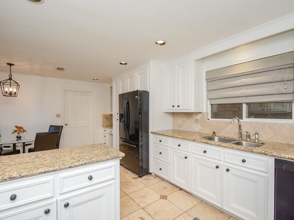 9518 Bayou Brook Street, Houston TX 77063