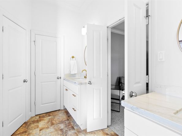 5610 Kiam Street D, Houston TX 77007